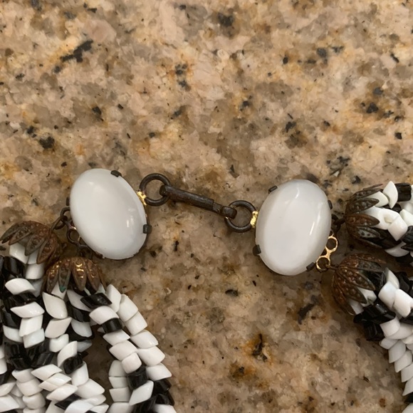 Vintage choker in white and black beads - Picture 4 of 4